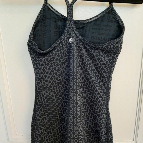 Lululemon patterned tank Sz 2 - Picture 2 of 3